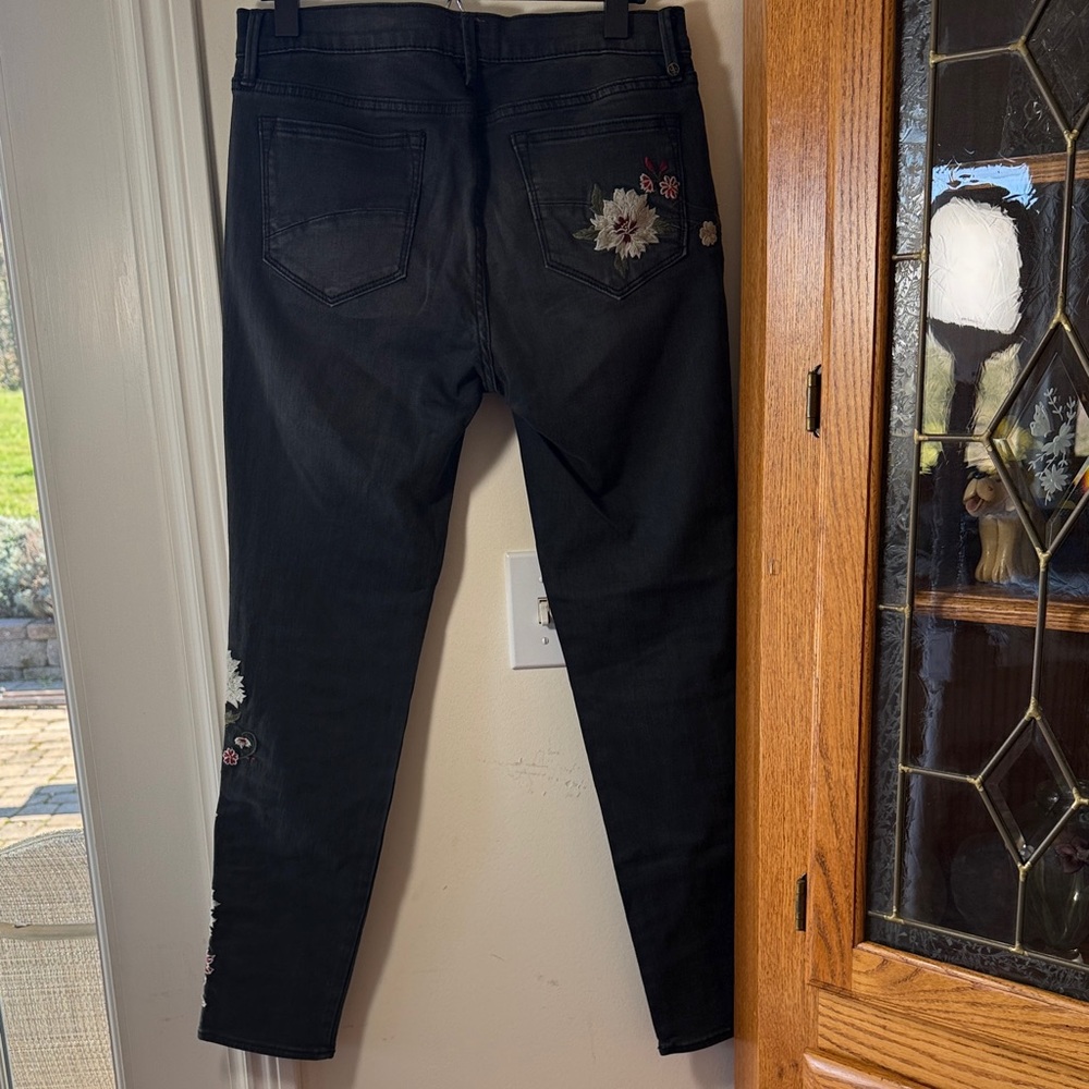EUC DRIFTWOOD Black Skinny Jeans with Floral Embroidery - Picture 8 of 8
